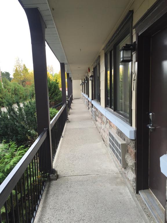 Motel Capri et Suites Repentigny Extérieur photo
