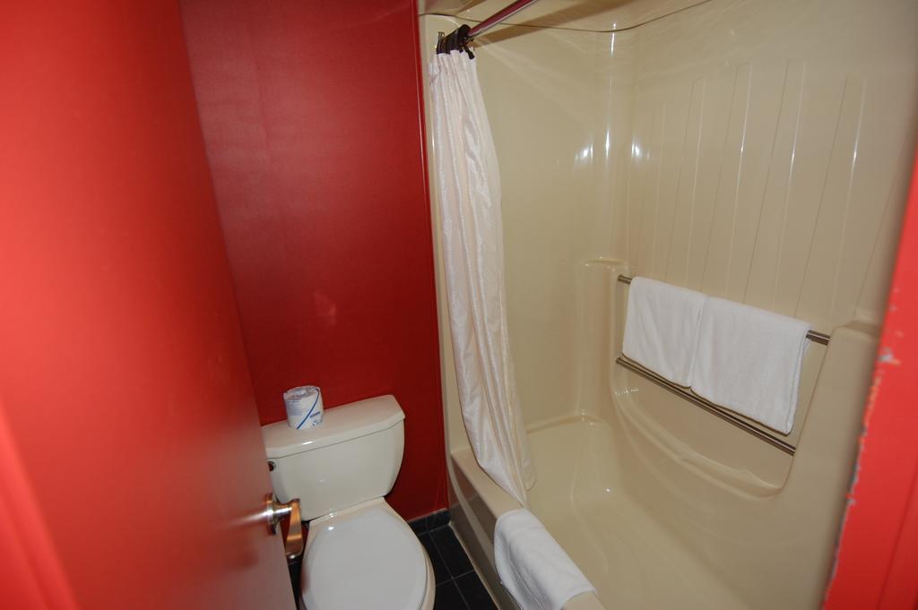 Motel Capri et Suites Repentigny Extérieur photo