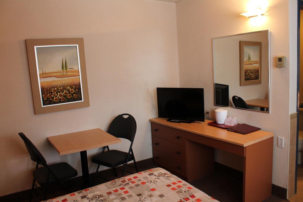 Motel Capri et Suites Repentigny Extérieur photo