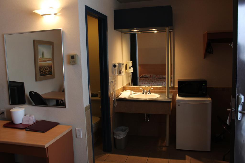Motel Capri et Suites Repentigny Extérieur photo