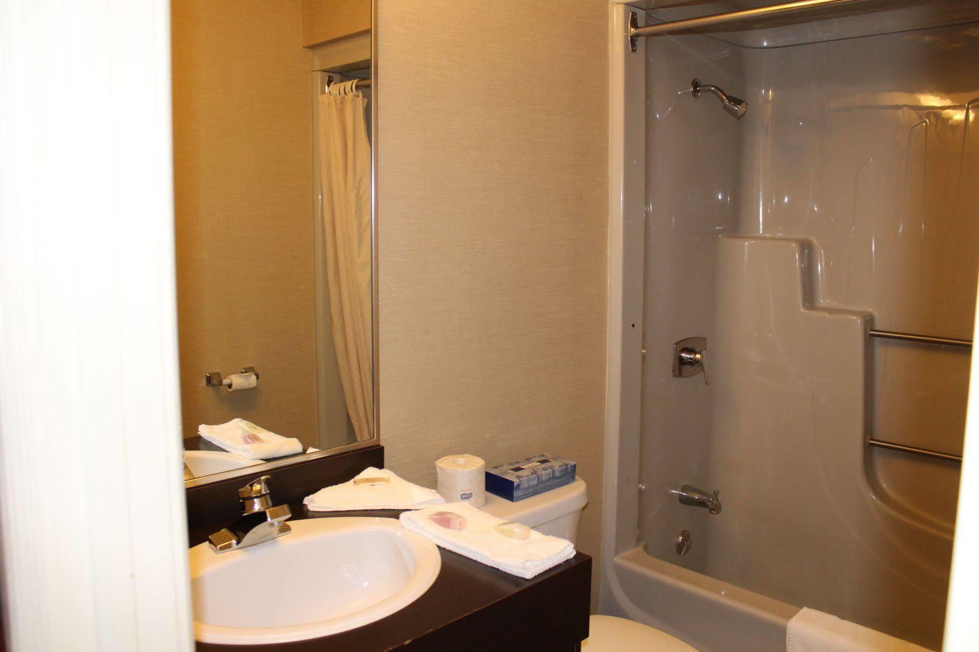 Motel Capri et Suites Repentigny Extérieur photo
