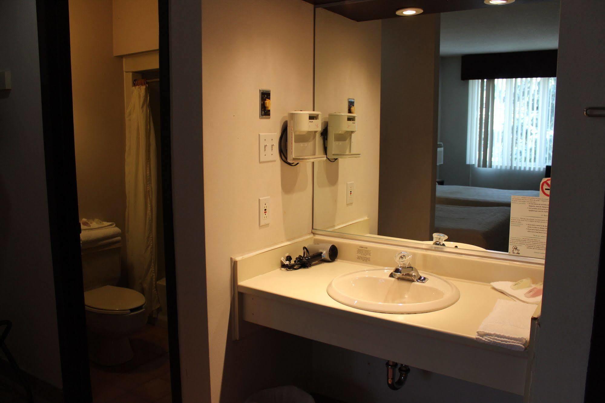 Motel Capri et Suites Repentigny Extérieur photo