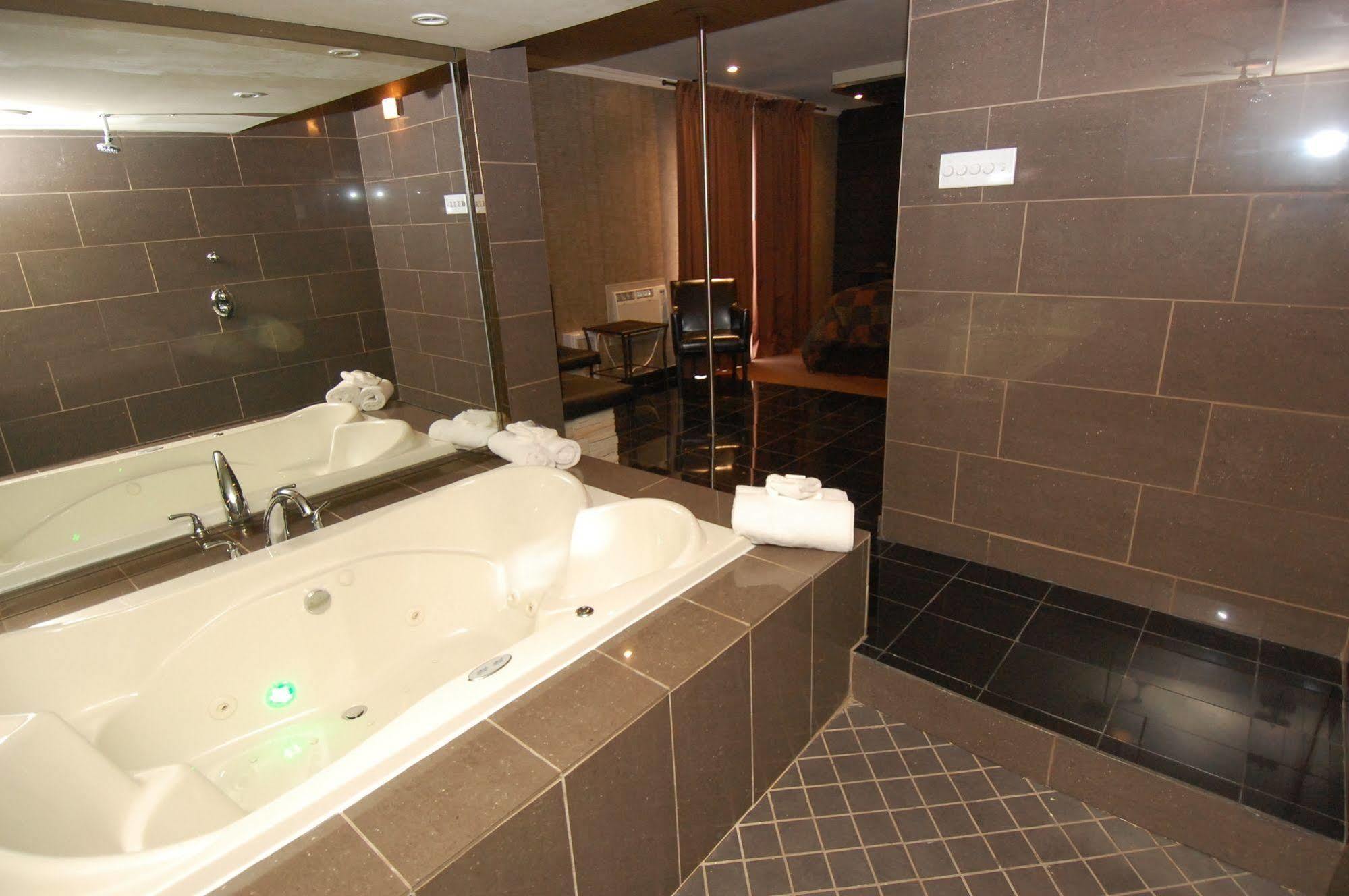 Motel Capri et Suites Repentigny Extérieur photo